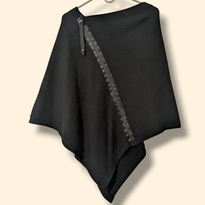 Lululemon Black 100% Merino Wool Zip-Up On The Go Poncho